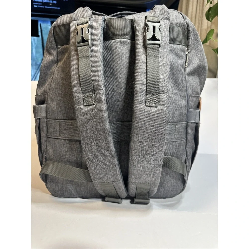 BabbleRoo Multifunction/Waterproof Diaper Bag Backpack Gray Perfect Condition